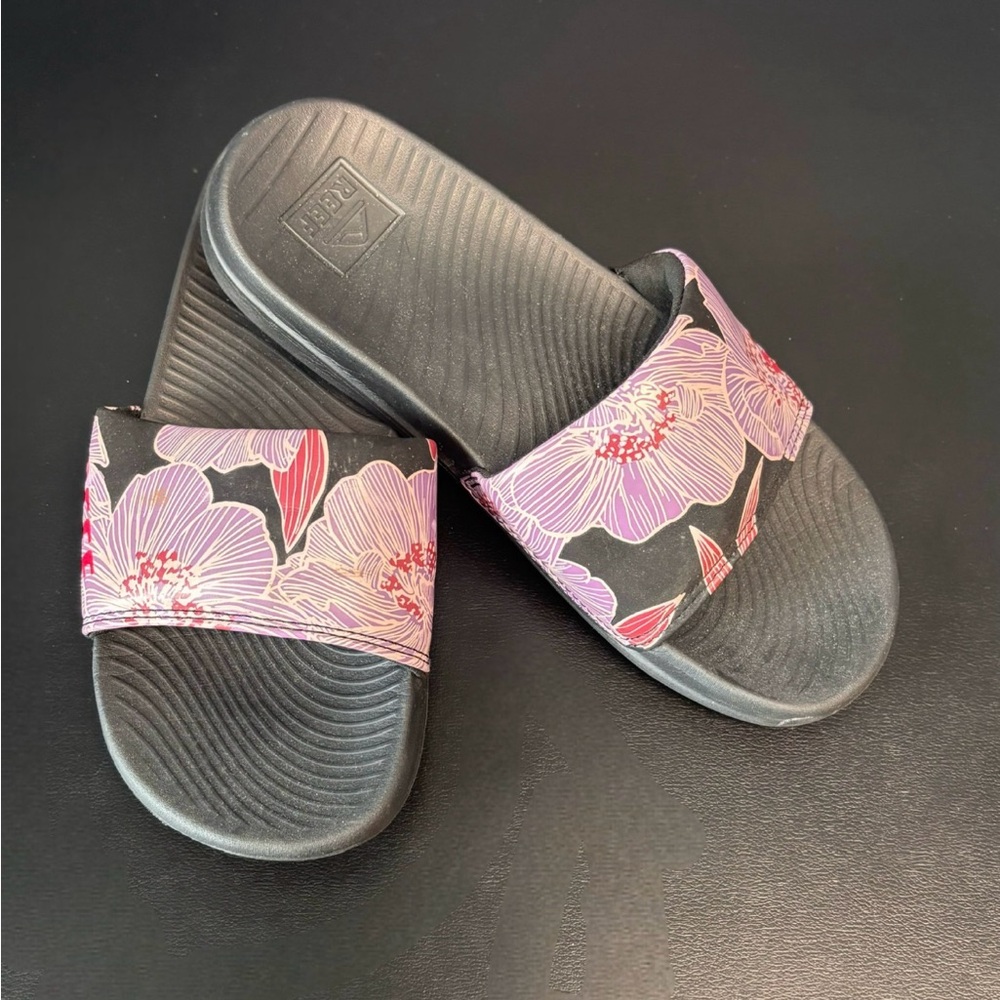 Reef Black and Pink Floral Slide Sandals Women’s US size 6